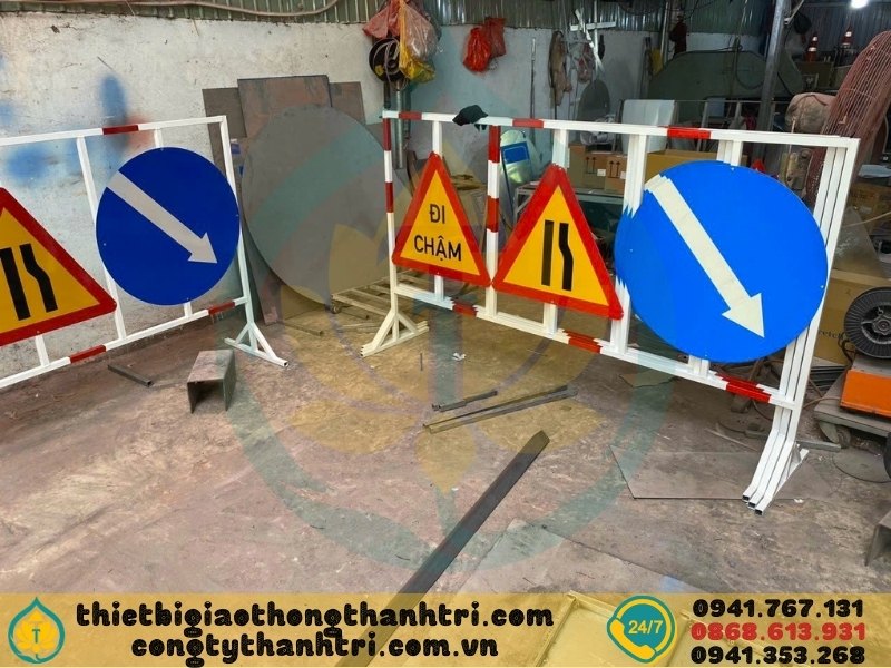 Sản xuất biển báo giao thông đường bộ tại xưởng Công ty TNHH Thành Tri Sản xuất biển báo giao thông đường bộ tại xưởng Công ty TNHH Thành Tri