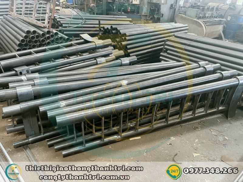 Sản xuất lan can cầu đường mạ kẽm mới nhất 2024 Sản xuất lan can cầu đường mạ kẽm mới nhất 2024