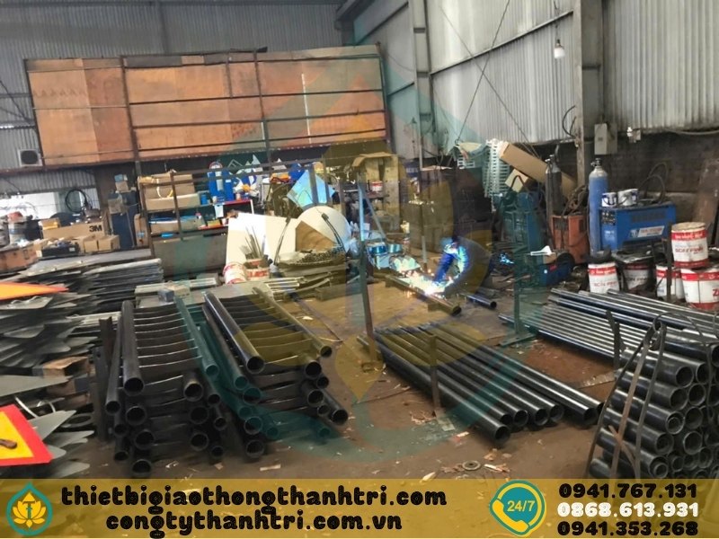 Sản xuất lan can cầu đường mạ kẽm tại xưởng Công ty TNHH Thành Tri Sản xuất lan can cầu đường mạ kẽm tại xưởng Công ty TNHH Thành Tri